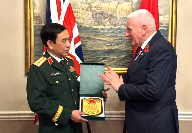 Việt Nam - Anh tăng cường hợp tác quốc phòng - Ảnh 1.