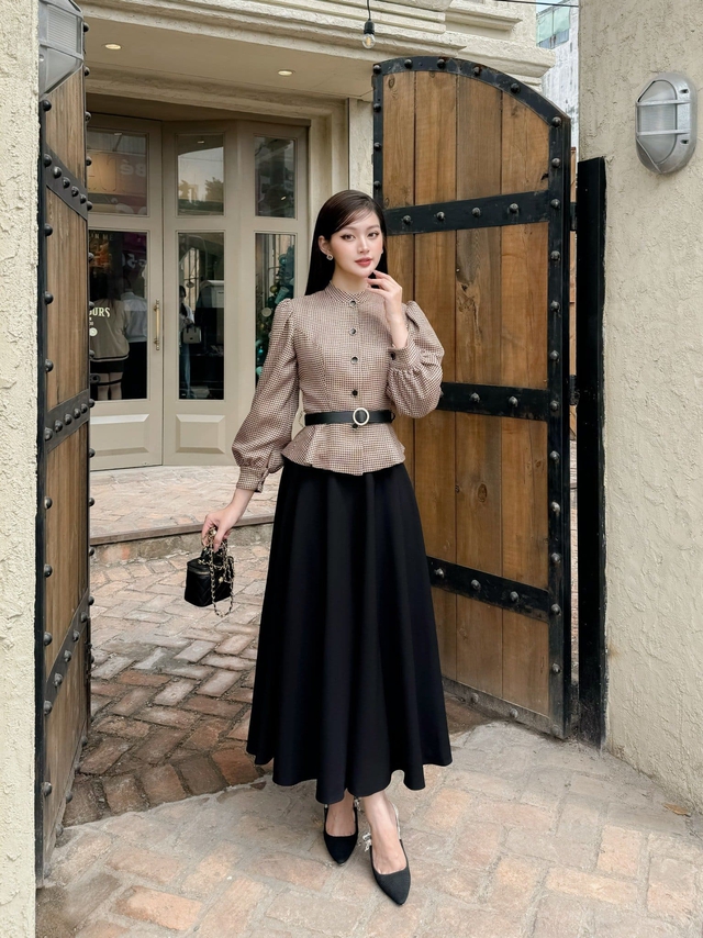 'Chìa khóa' mở ra nét duyên dáng, thanh lịch với áo cổ tàu 'Chìa khóa' mở ra nét duyên dáng, thanh lịch với áo cổ tàu- Ảnh 6.