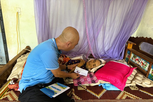 4 phi c&ocirc;ng tr&ecirc;n trực thăng vũ trang Mi-24 - Ảnh 2.