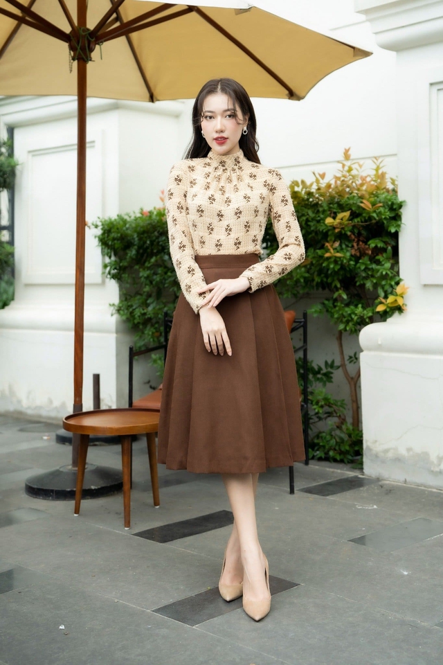 'Chìa khóa' mở ra nét duyên dáng, thanh lịch với áo cổ tàu 'Chìa khóa' mở ra nét duyên dáng, thanh lịch với áo cổ tàu- Ảnh 7.