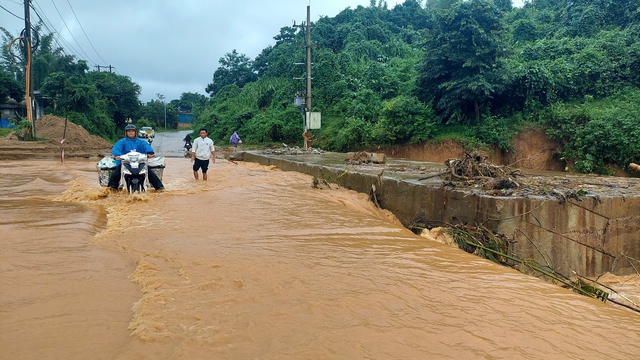 Cầu tạm dự án điện gió cản trở dòng chảy gây ngập tại Quảng Trị - Ảnh 3. Cầu tạm dự án điện gió cản trở dòng chảy gây ngập tại Quảng Trị - Ảnh 3.
