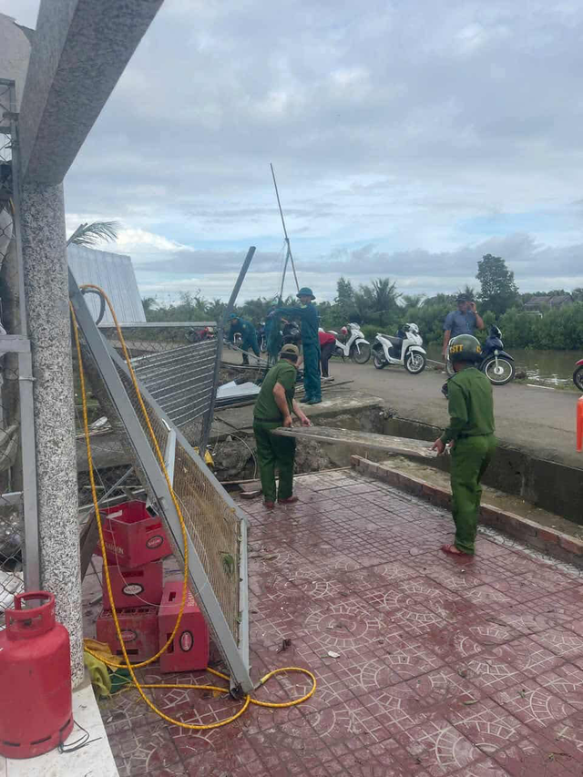 Lốc xoáy quét qua xã Thanh Tùng, cuốn bay nhà cửa  - Ảnh 3.