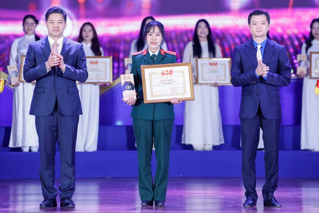 30 tài năng trẻ nhận giải Quả cầu vàng, Nữ sinh khoa học công nghệ Việt Nam- Ảnh 3.