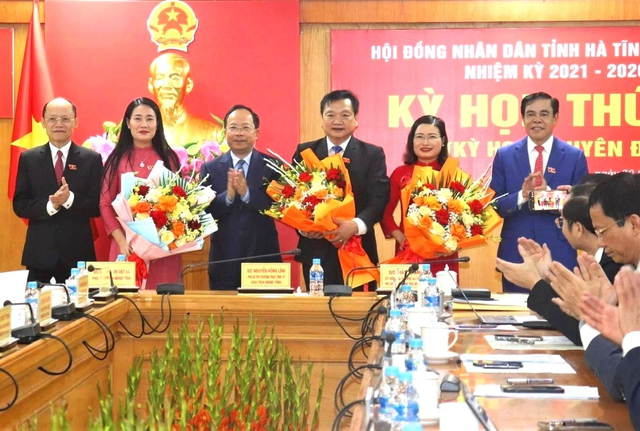 Hà Tĩnh: Bí thư xã được bầu làm Phó chủ tịch tỉnh- Ảnh 1. Hà Tĩnh: Bí thư xã được bầu làm Phó chủ tịch tỉnh- Ảnh 1.