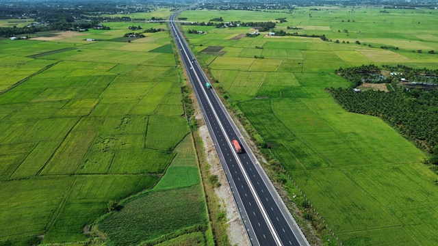 Cao tốc Phan Thiết - Dầu Giây: Còn 14km đường dân sinh chưa thể thi công - Ảnh 1.