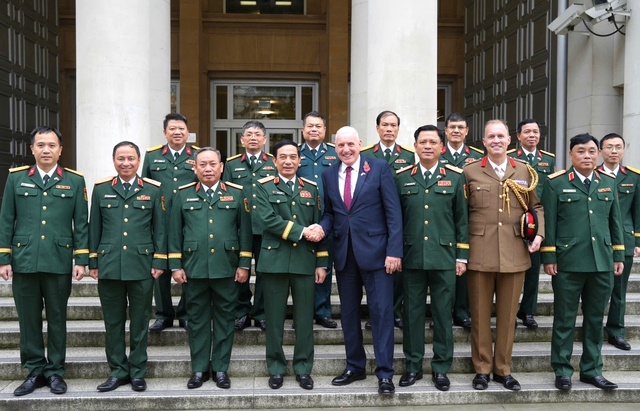 Việt Nam - Anh tăng cường hợp tác quốc phòng - Ảnh 2.