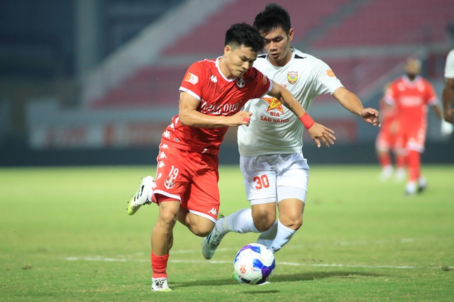Đội b&oacute;ng 'độc, lạ' nhất V-League: Kh&ocirc;ng cần ng&ocirc;i sao, vẫn hi&ecirc;n ngang v&agrave;o tốp 4- Ảnh 1.