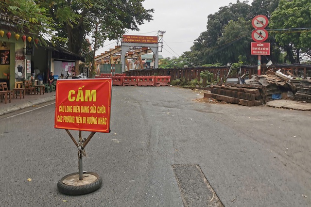 Dân bị 'đánh úp' khi sửa cầu Long Biên, giao thông hỗn loạn - Ảnh 2.
