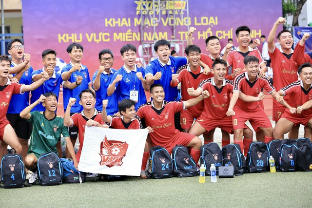 Kịch t&iacute;nh b&oacute;ng đ&aacute; sinh vi&ecirc;n: 2 thẻ đỏ c&ugrave;ng 2 quả phạt đền, gay cấn đến giờ ch&oacute;t- Ảnh 6.