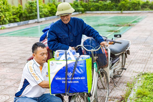 Tiger đồng hành cùng bà con khắc phục hậu quả sau bão lũ- Ảnh 4. Tiger đồng hành cùng bà con khắc phục hậu quả sau bão lũ- Ảnh 4.