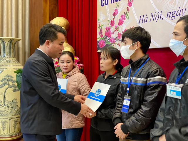 Những ai được tặng thẻ BHYT cuối năm 2025?- Ảnh 1. Những ai được tặng thẻ BHYT cuối năm 2025?- Ảnh 1.