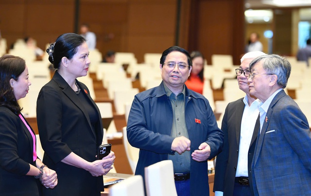 Delegasi Majelis Nasional menceritakan dua kisah tentang pejabat yang tidak peka dan mekanis - Foto 2.