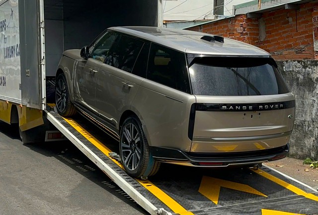 Xe sang Land Rover bị... hôi xăng, người dùng tố nhà phân phối 'phủi' trách nhiệm - Ảnh 2.