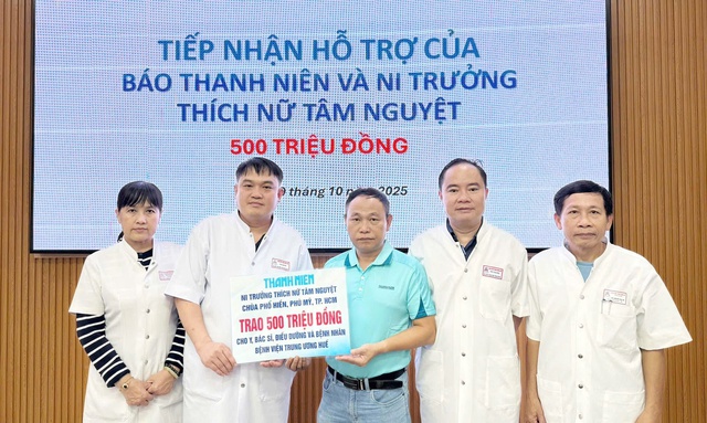 Chùa Phổ Hiền nhờ Báo Thanh Niên chuyển 500 triệu giúp y, bác sĩ và bệnh nhân Bệnh viện T.Ư Huế- Ảnh 2. Chùa Phổ Hiền nhờ Báo Thanh Niên chuyển 500 triệu giúp y, bác sĩ và bệnh nhân Bệnh viện T.Ư Huế- Ảnh 2.