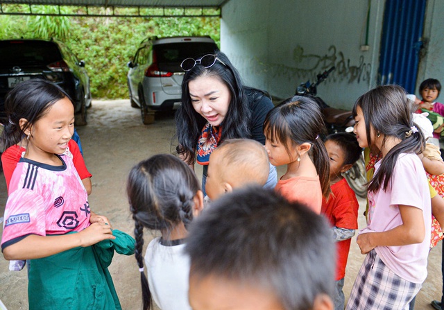 Vượt 2.000 km trao qu&agrave; cho người d&acirc;n Lai Ch&acirc;u - Ảnh 3.