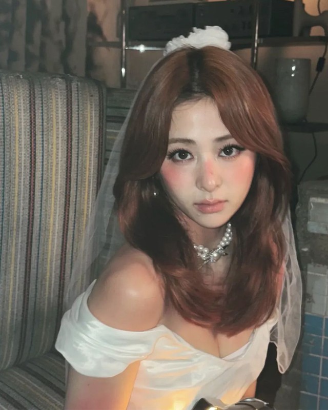 Sắc đỏ cà chua trở thành xu hướng trang điểm mới của các ngôi sao - Ảnh 2.