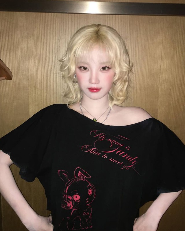 Sắc đỏ cà chua trở thành xu hướng trang điểm mới của các ngôi sao - Ảnh 3.