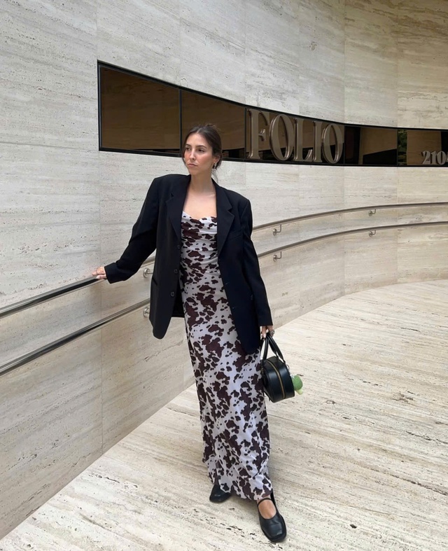 Thu này, blazer dáng rộng hứa hẹn bùng nổ trên mọi 'mặt trận' thời trang- Ảnh 7. Thu này, blazer dáng rộng hứa hẹn bùng nổ trên mọi 'mặt trận' thời trang- Ảnh 7.