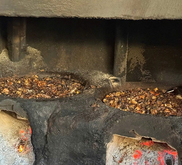 Rùng mình cảnh chế biến mỡ heo dưới nền nhà- Ảnh 3. Rùng mình cảnh chế biến mỡ heo dưới nền nhà- Ảnh 3.