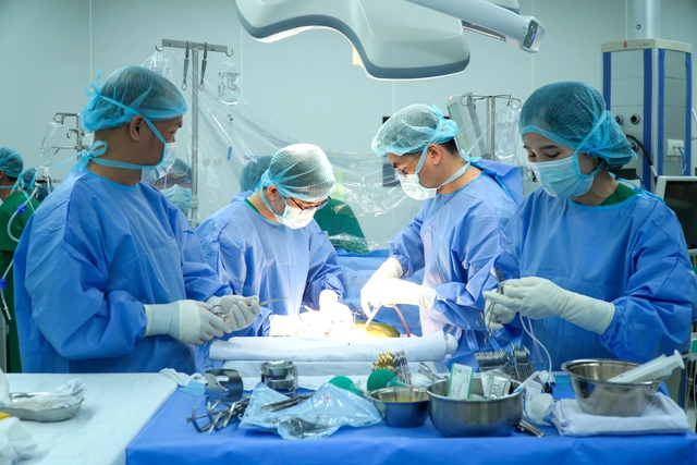 Ca ghép gan cấp cứu đặc biệt số 9 - Ảnh 1.