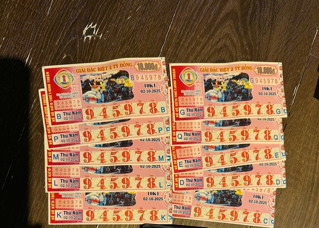 Trúng độc đắc 28 tỉ xổ số miền Nam, người đàn ông nhận hết tiền mặt - Ảnh 1.