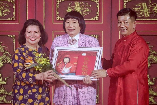 NSND Kim Cương, Minh Vương xú…