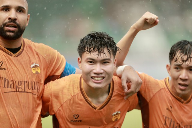 Lửa sém chân mày, HAGL chờ người hùng U.23 Việt Nam tỏa sáng: Thủ môn Trung Kiên mau khỏe lại đi!- Ảnh 3. Lửa sém chân mày, HAGL chờ người hùng U.23 Việt Nam tỏa sáng: Thủ môn Trung Kiên mau khỏe lại đi!- Ảnh 3.