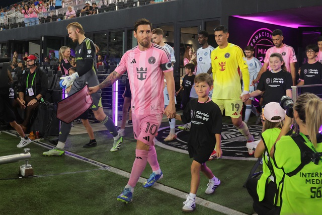 Messi đến Ấn Độ, Inter Miami mời Suarez gia hạn hợp đồng- Ảnh 1. Messi đến Ấn Độ, Inter Miami mời Suarez gia hạn hợp đồng- Ảnh 1.