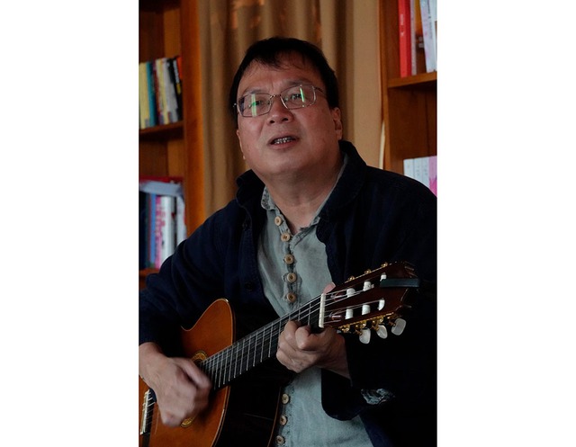 Sách hay: Thơ được nhìn nhận như một ngôn ngữ cứu rỗi- Ảnh 1. Sách hay: Thơ được nhìn nhận như một ngôn ngữ cứu rỗi- Ảnh 1.