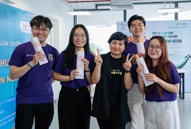 G&aacute;c bằng kỹ sư, ch&agrave;ng trai khởi nghiệp với b&aacute;nh m&igrave; đ&ocirc;ng lạnh - Ảnh 2.