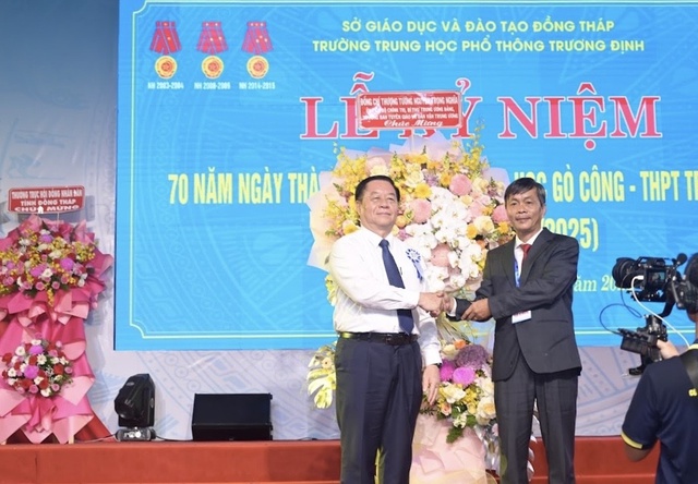 Lễ kỷ niệm ở ngôi trường phổ thông có truyền thống 70 năm - Ảnh 1.