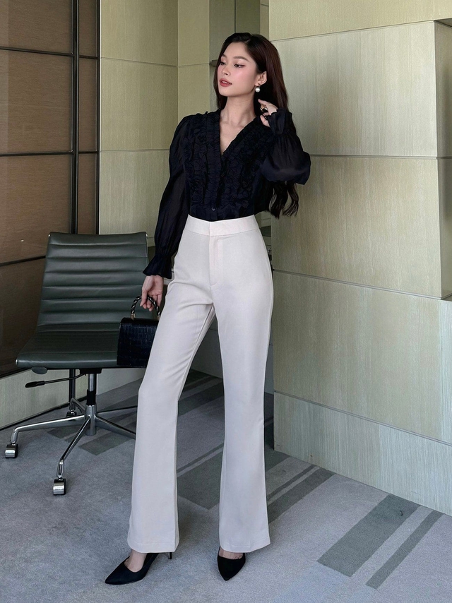 Sức hút khó cưỡng từ áo bèo nhún cho cô nàng thị thành Sức hút khó cưỡng từ áo bèo nhún cho cô nàng thị thành- Ảnh 1.