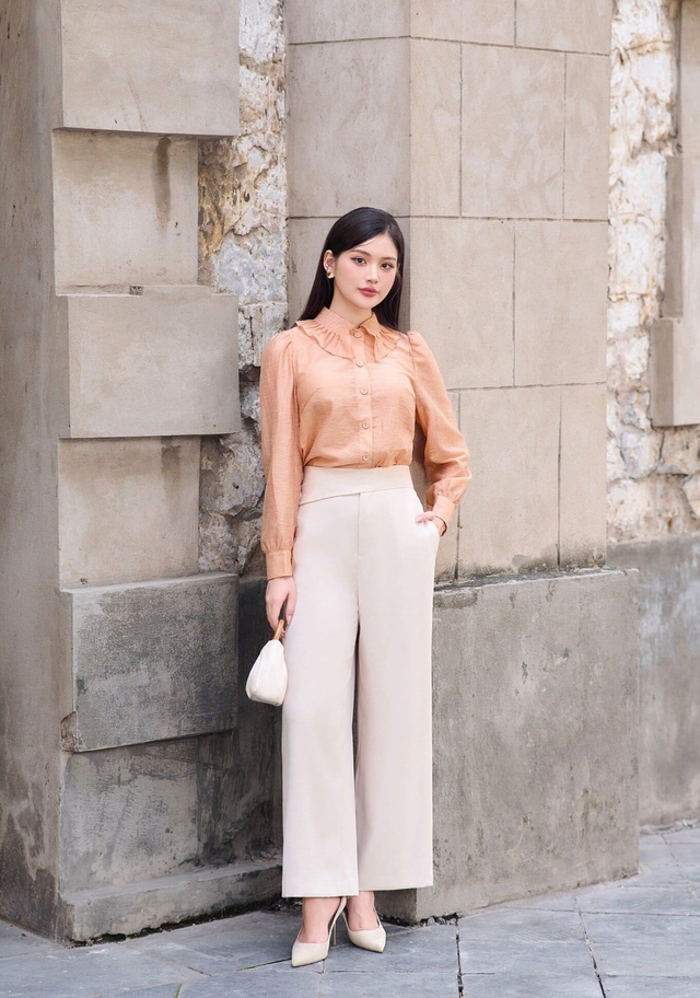 Sức hút khó cưỡng từ áo bèo nhún cho cô nàng thị thành Sức hút khó cưỡng từ áo bèo nhún cho cô nàng thị thành- Ảnh 2.