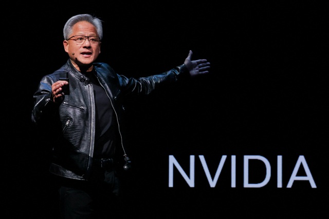NVIDIA cán mốc 5.000 tỉ USD, vượt GDP nhiều cường quốc - Ảnh 1.