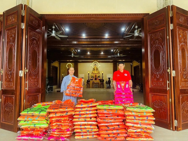 Đau thương mùa lụt ở Huế năm 2025 và sức sống mãnh liệt của người dân - Ảnh 3. Đau thương mùa lụt ở Huế năm 2025 và sức sống mãnh liệt của người dân - Ảnh 3.