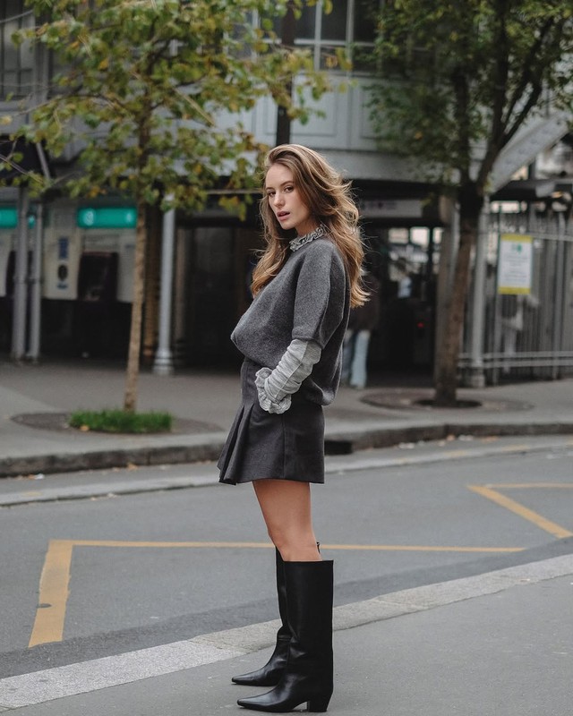 Cứ váy ngắn cùng bốt là auto sang, auto chất - Ảnh 5.