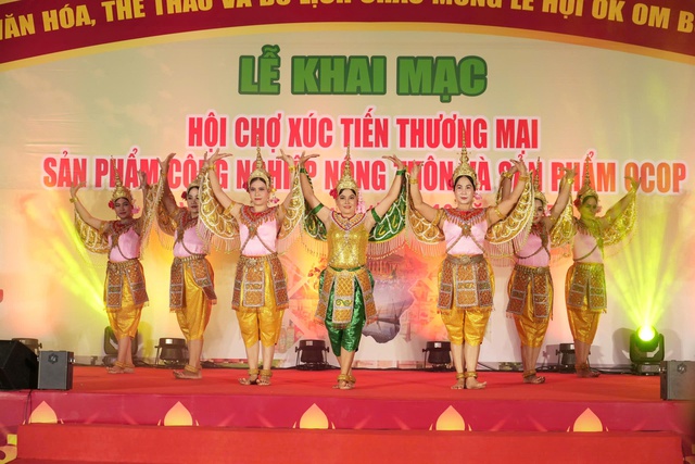 Vĩnh Long khai mạc lễ hội Ooc Om Boc với nhiều hoạt động hấp dẫn- Ảnh 2.