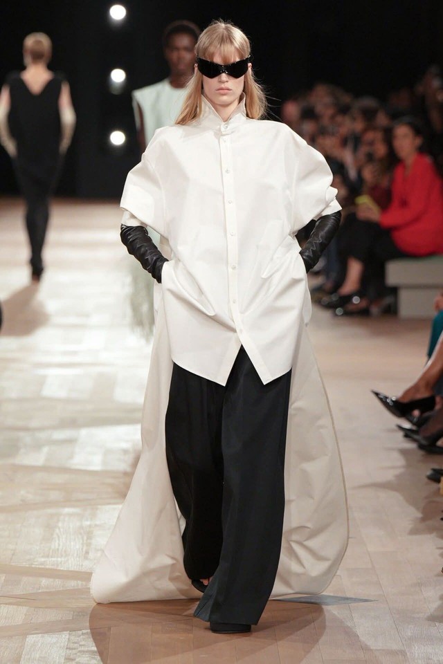 Trang phục không phom dáng lại gây sốt trong mùa mới- Ảnh 9.