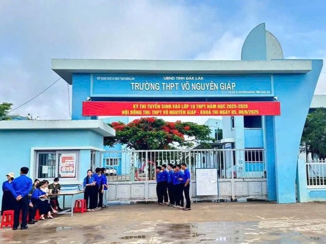 Vụ thầy giáo hành hung đồng nghiệp: Buộc thôi việc viên chức- Ảnh 1. Vụ thầy giáo hành hung đồng nghiệp: Buộc thôi việc viên chức- Ảnh 1.