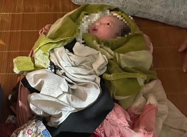 Quảng Trị: Bé gái sơ sinh còn nguyên dây rốn bị bỏ rơi trong nhà hoang- Ảnh 1. Quảng Trị: Bé gái sơ sinh còn nguyên dây rốn bị bỏ rơi trong nhà hoang- Ảnh 1.