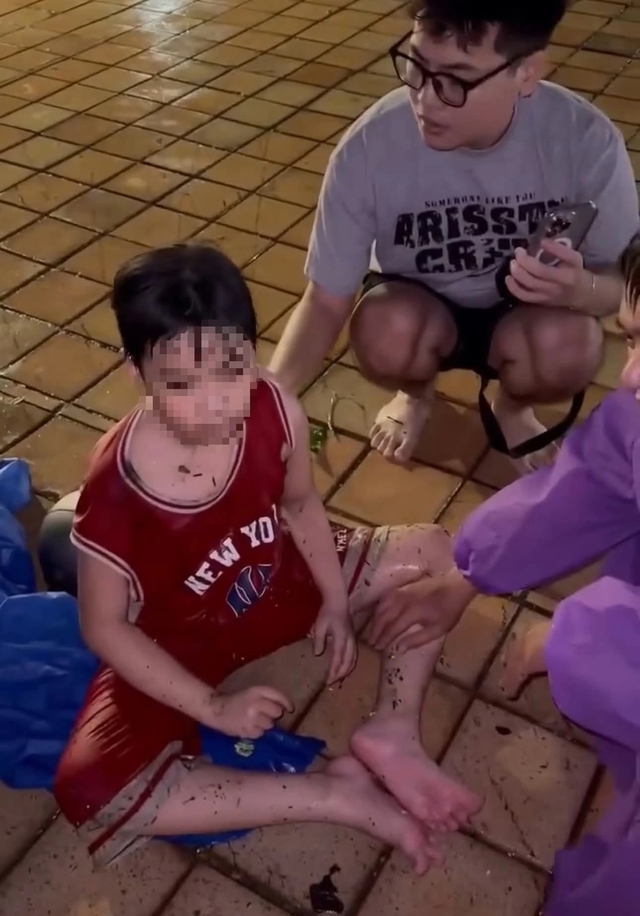 Cháu bé trôi giữa dòng nước xiết trên sông Hàn, câu chuyện hy hữu đằng sau- Ảnh 3.