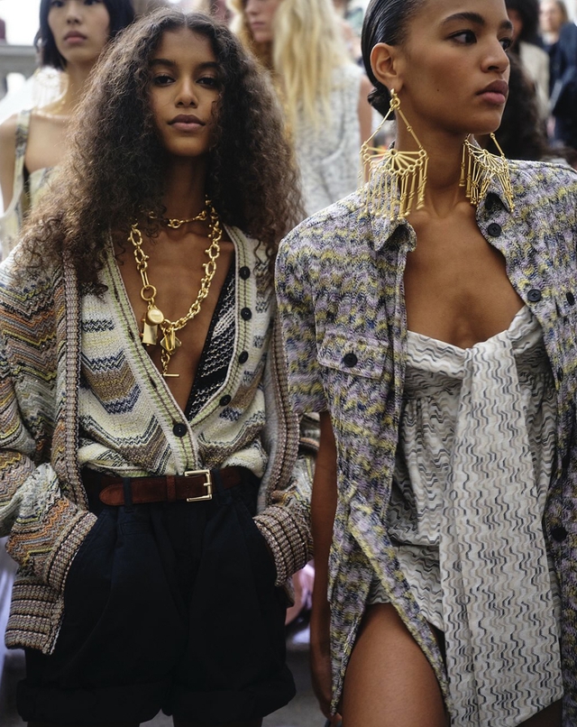 Trang sức bản lớn giúp nàng nổi bật trong bản phối mùa thu đông- Ảnh 11.