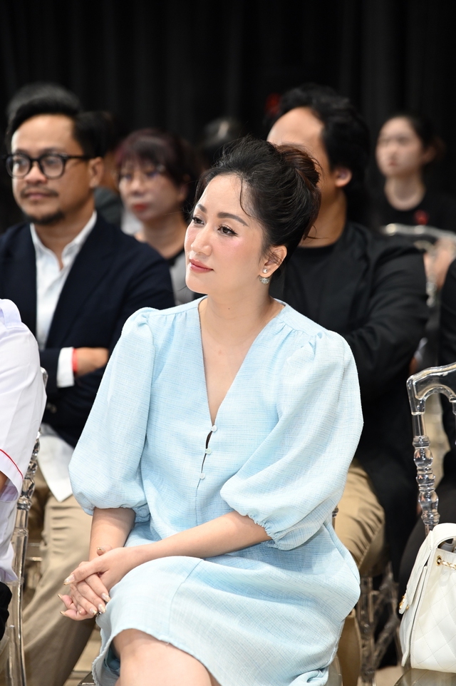 Khánh Thi 'lẻ bóng' dự sự kiện, khoe nhan sắc ở tuổi 43 - Ảnh 4.