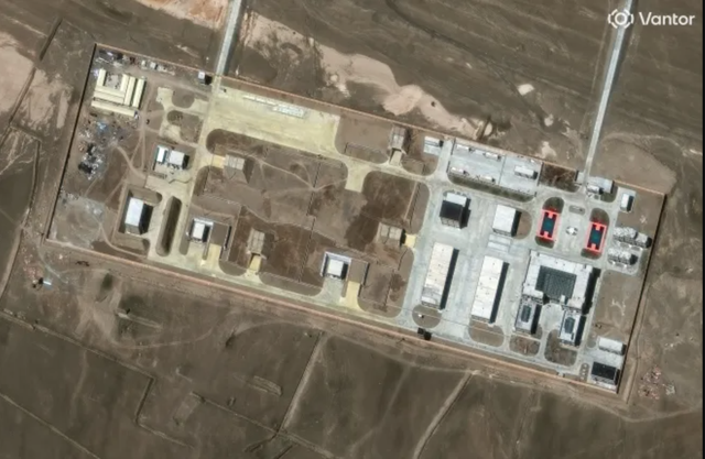 Trung Quốc xây cơ sở cho phép tên lửa phóng từ boong ke - Ảnh 1.