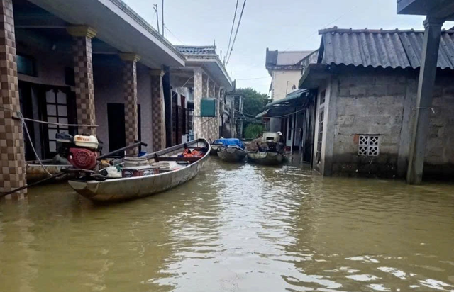 Từ nỗi khổ khiêng đồ chạy lũ, ra đời ý tưởng “túi chống lụt” cứu tài sản - Ảnh 3.