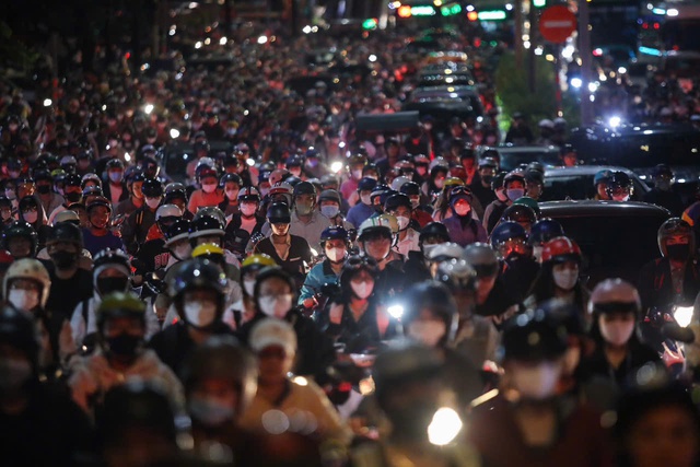 Không chỉ do hạ tầng, Công an TP.HCM nêu 'thủ phạm' thật sự gây kẹt xe - Ảnh 2.