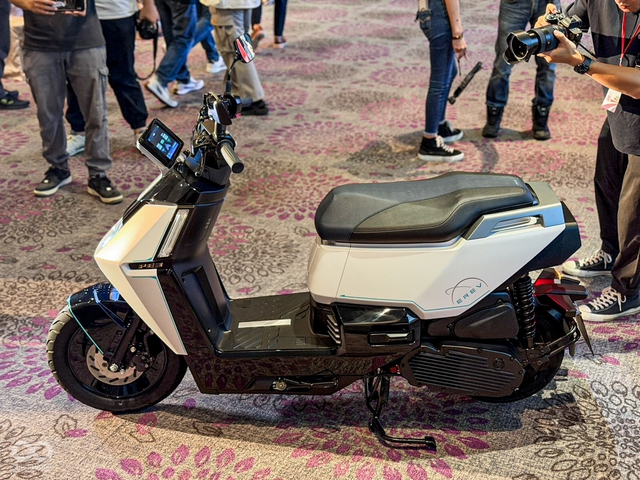 Xe máy hybrid siêu tiết kiệm xăng, 1 lít di chuyển gần 100 km - Ảnh 2.