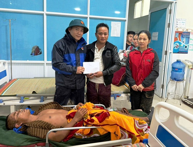 Đà Nẵng: Xuyên đêm cứu 3 nạn nhân sạt lở đất, kịch tính như phim- Ảnh 3.