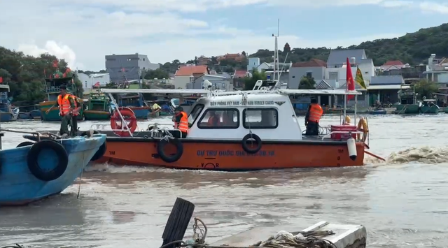 Nước lũ tr&agrave;n về ngập lụt h&agrave;ng trăm căn nh&agrave; tại L&acirc;m Đồng g&acirc;y t&ecirc; liệt QL1 - Ảnh 3.