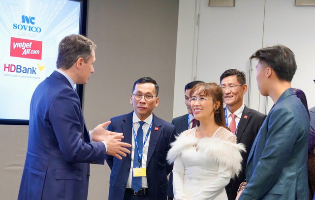 Lãnh đạo HDBank thăm Sàn giao dịch Chứng khoán London- Ảnh 4. Lãnh đạo HDBank thăm Sàn giao dịch Chứng khoán London- Ảnh 4.